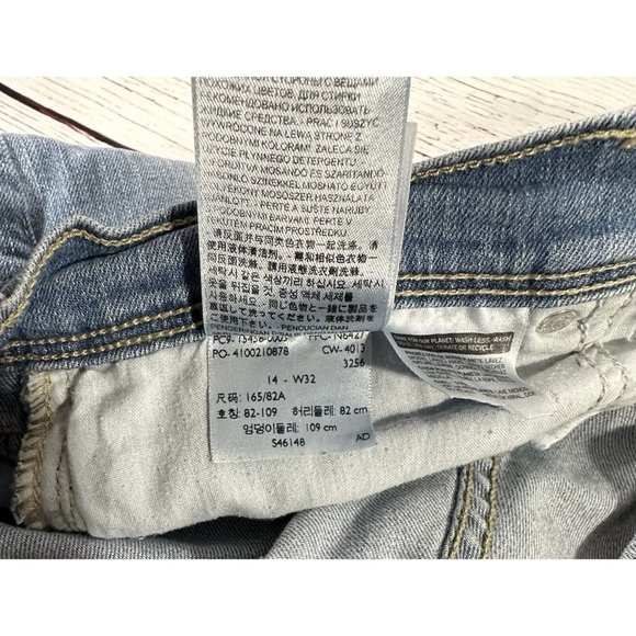 Levis Womens Jean Shorts Size 14 Light Blue Denim Cuffed Hem Longer 10” Length - Picture 9 of 9